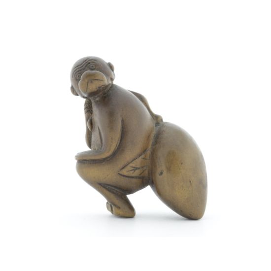 Boxwood Wood Netsuke Sitting Monkey Eat Peach Figurine Carving WN220